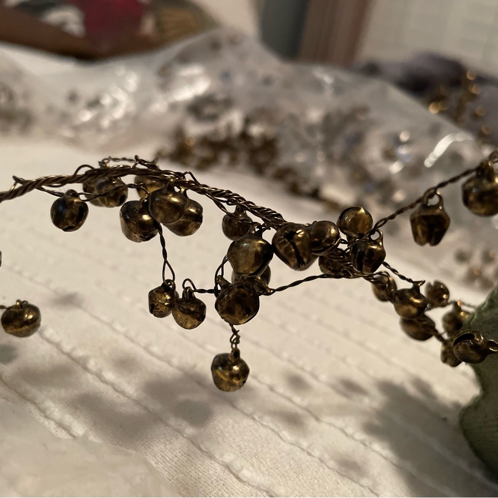 NWT Anthropologie/Terrain gold/brass jingle bell garland - Picture 5 of 6